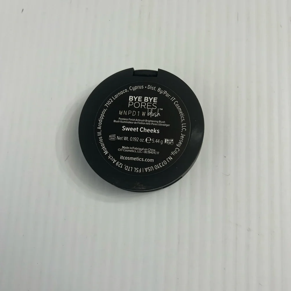 It BYE BYE PORES Cosmetics Blush ( Sweet Cheeks) 0.192 oz